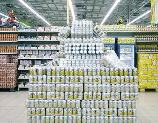 "Tous les foyers disposent d'une dispensa : une pièce où l'on aménage le stock (...) La tendance est d'acheter les produits comme l'huile, le riz, la viande, une fois par mois dans les ARMAZENS, car c'est moins cher." (Extraits du Rapport d'Etude).